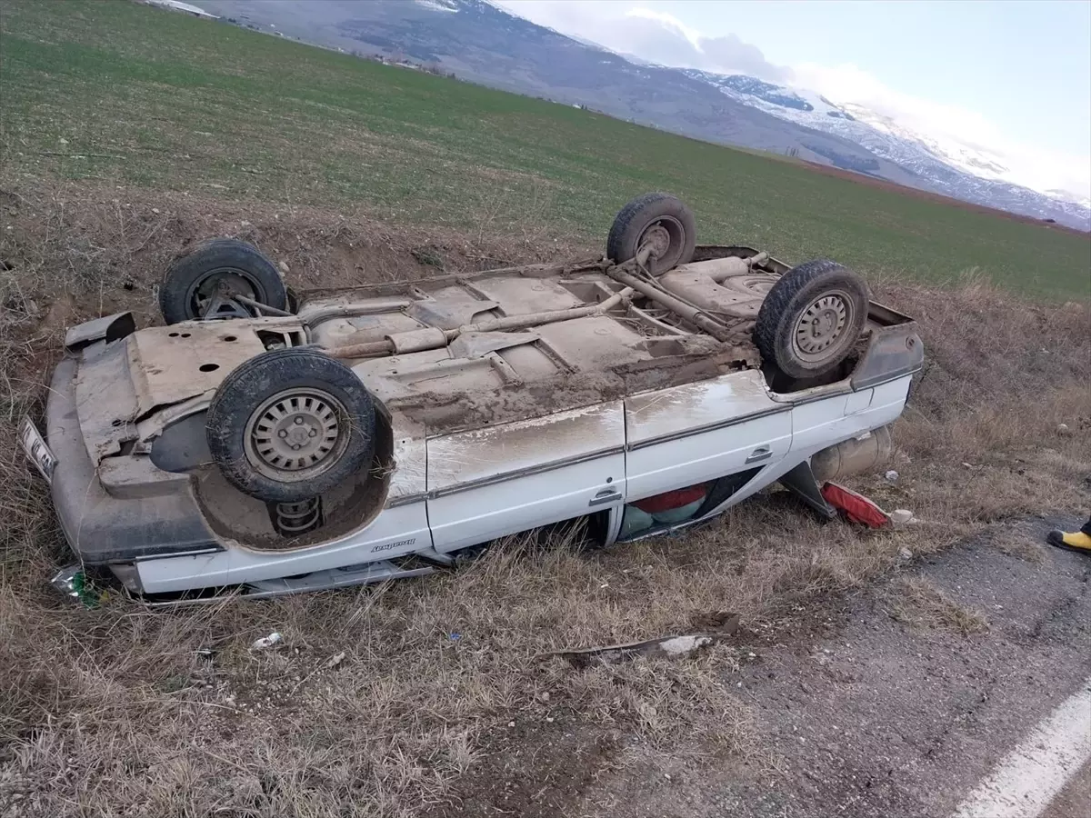 Amasya’da Şarampole Devrilen Otomobilin Sürücüsü Yaralandı